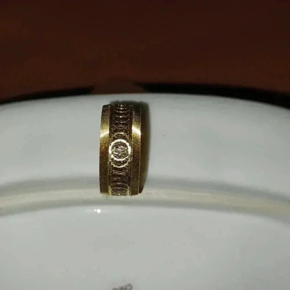 💙🌹New yellow tone wedding band - Picture 6 of 8